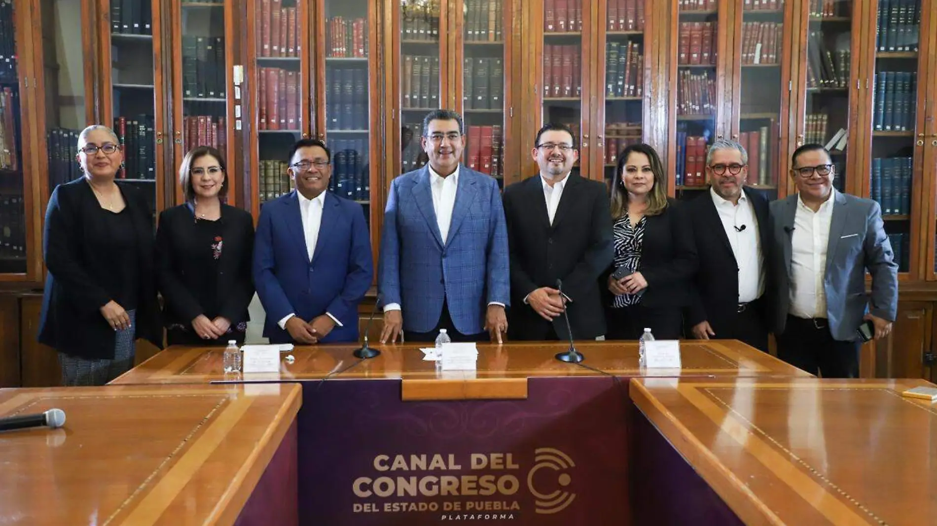 gobernador sergio salomon en presentacion del canal del congreso de puebla